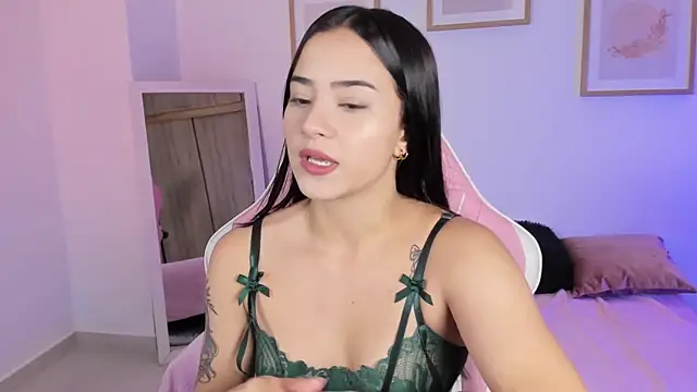 Snapshot of Veronica_isaza__ chatting on 11.20.25 Veronica isaza online show from 11.20.25