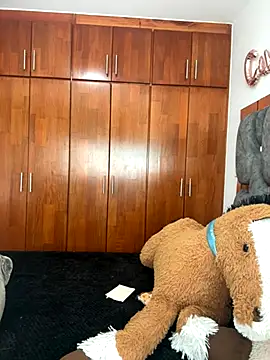 Snapshot of Veronica_isaza__ chatting on 11.30.25 Veronica isaza online show from 11.30.25