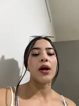 Snapshot of Veronica_isaza__ chatting on 12.02.25 Veronica isaza online show from 12.02.25