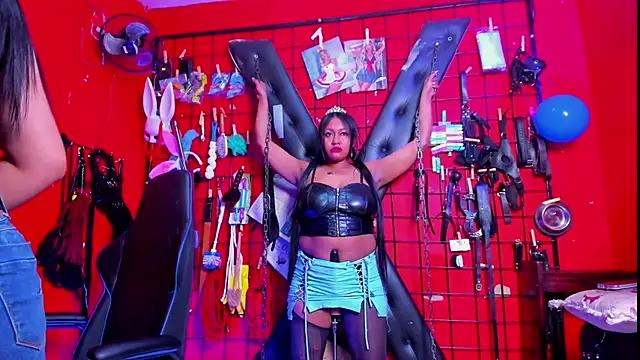 Snapshot of Madame_pain_ chatting on 12.14.24 Madame pain  online show from 12.14.24