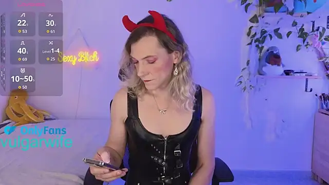 Snapshot of vulgar_wife chatting on 11.02.25 vulgar wife online show from 11.02.25