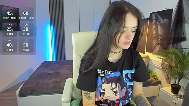 Snapshot of SashaSunlight chatting on 09.24.25 SashaSunlight online show from 09.24.25