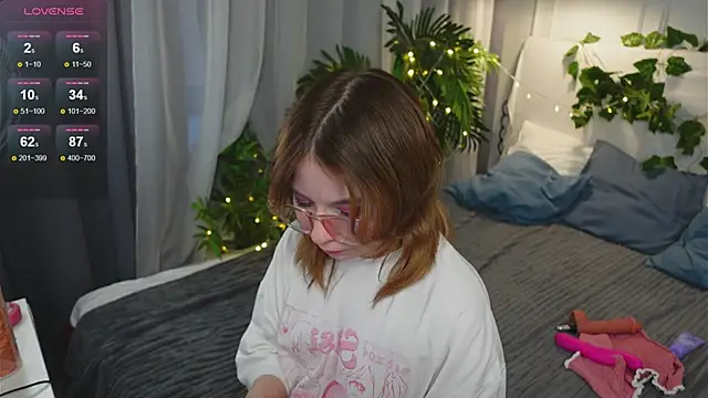 Coconut Mia online show from 04.26.26