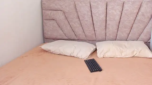 SavannahWildee online show from 03.09.26