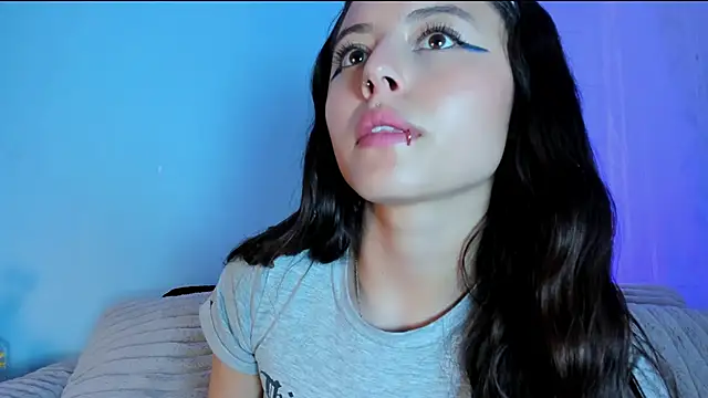 Snapshot of EmilyWithe chatting on 11.27.25 EmilyWithe online show from 11.27.25