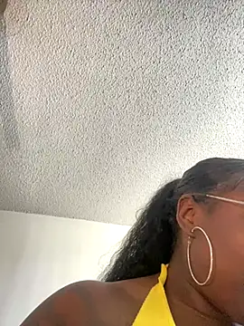 Snapshot of LillShayy chatting on 11.14.25 LillShayy online show from 11.14.25