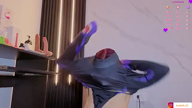 Snapshot of Scarlet_Red_ chatting on 11.21.25 Scarlet Red online show from 11.21.25