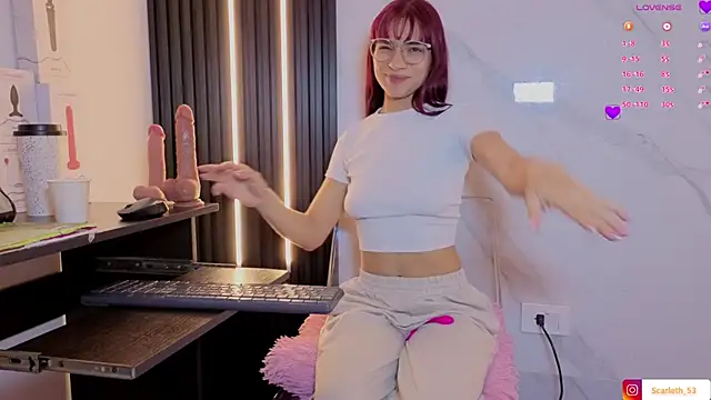 Snapshot of Scarlet_Red_ chatting on 11.25.25 Scarlet Red online show from 11.25.25