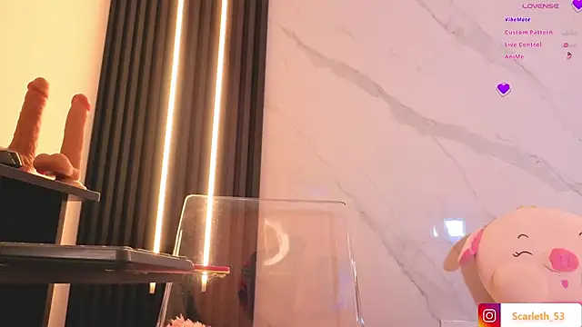 Snapshot of Scarlet_Red_ chatting on 12.19.25 Scarlet Red online show from 12.19.25