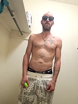 Snapshot of 5g4ever chatting on 10.20.25 5g4ever online show from 10.20.25