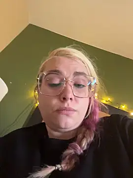 Snapshot of Lalalynn chatting on 02.22.26 Lalalynn online show from 02.22.26