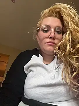 Snapshot of Lalalynn chatting on 03.03.26 Lalalynn online show from 03.03.26