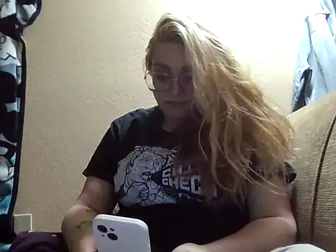 Snapshot of Lalalynn chatting on 03.11.26 Lalalynn online show from 03.11.26