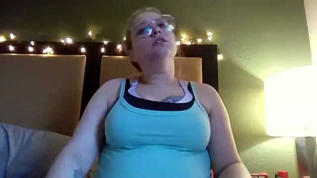 Snapshot of Lalalynn chatting on 03.16.26 Lalalynn online show from 03.16.26