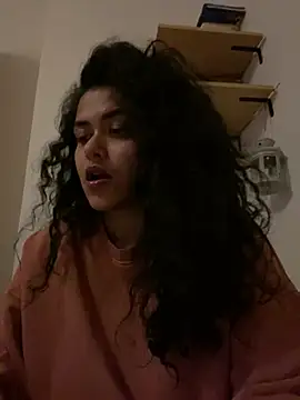 Snapshot of Curvydesifromgermany chatting on 12.30.24 Curvydesifromgermany online show from 12.30.24