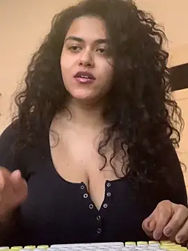 Snapshot of Curvydesifromgermany chatting on 01.08.25 Curvydesifromgermany online show from 01.08.25