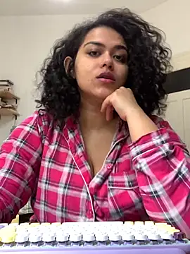 Snapshot of Curvydesifromgermany chatting on 09.18.25 Curvydesifromgermany online show from 09.18.25