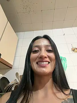 Snapshot of mariiana-diaz chatting on 06.20.26 mariiana-diaz online show from 06.20.26