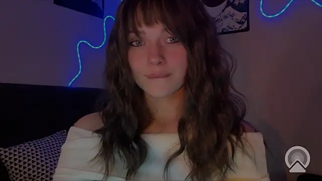 Emilia0 0 7 online show from 02.26.26