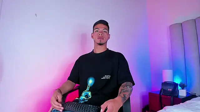 Snapshot of Ken-boy_ chatting on 02.01.25 Ken-boy online show from 02.01.25