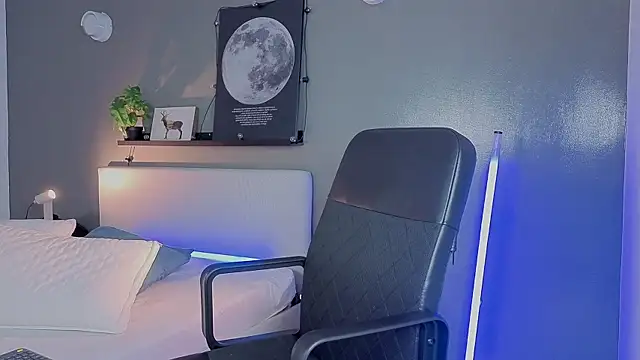 Snapshot of Ken-boy_ chatting on 10.11.25 Ken-boy online show from 10.11.25