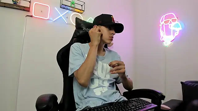 Snapshot of Dei_v_48 chatting on 12.14.24 Dei v 48 online show from 12.14.24