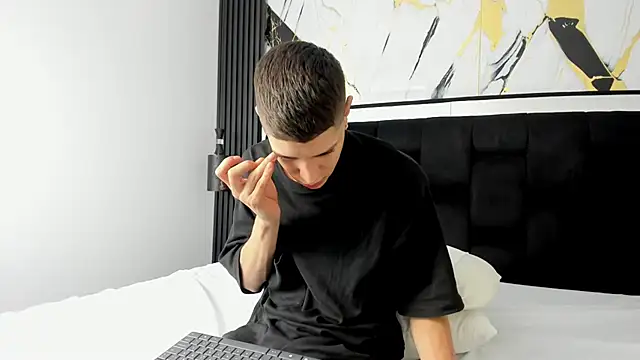 Snapshot of Dei_v_48 chatting on 03.08.25 Dei v 48 online show from 03.08.25