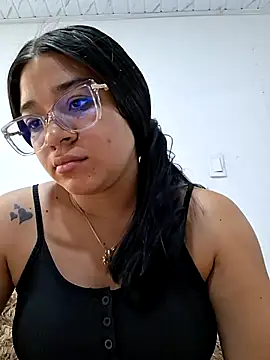 Snapshot of -VICKKY chatting on 05.19.26 -VICKKY online show from 05.19.26