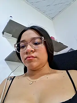 Snapshot of -VICKKY chatting on 06.15.26 -VICKKY online show from 06.15.26