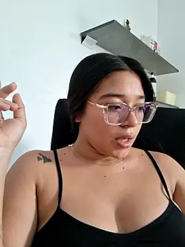 Snapshot of -VICKKY chatting on 06.24.26 -VICKKY online show from 06.24.26