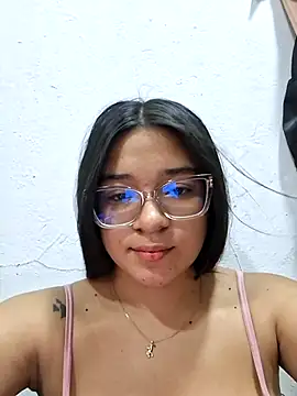 Snapshot of -VICKKY chatting on 06.25.26 -VICKKY online show from 06.25.26