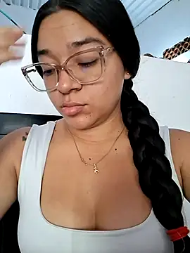 Snapshot of -VICKKY chatting on 07.18.26 -VICKKY online show from 07.18.26