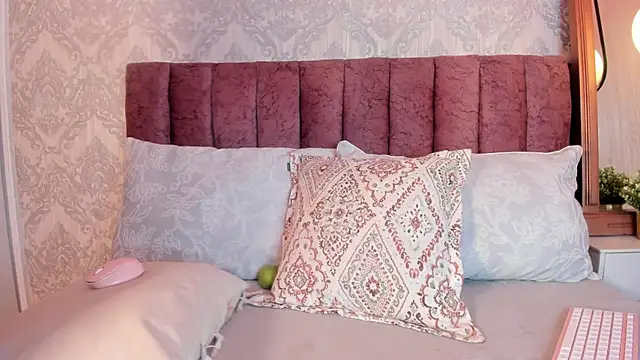 tiffany becker online show from 09.25.25