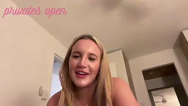 Snapshot of isisxoxx chatting on 02.22.25 isisxoxx online show from 02.22.25