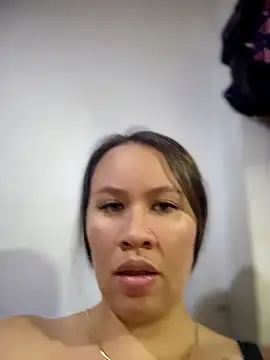 Snapshot of Emiily_lee chatting on 05.28.26 Emiily lee online show from 05.28.26