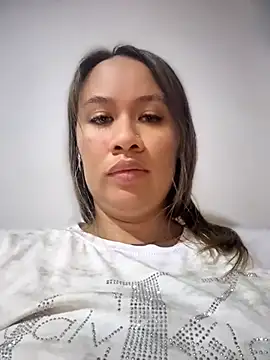 Snapshot of Emiily_lee chatting on 06.23.26 Emiily lee online show from 06.23.26
