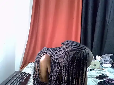 Snapshot of pretty_hearty chatting on 03.15.25 pretty hearty online show from 03.15.25