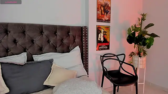 Snapshot of iriiina_veneno chatting on 02.26.25 iriiina veneno online show from 02.26.25