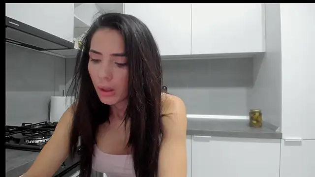 Snapshot of Emmapmg chatting on 11.17.25 Emmapmg online show from 11.17.25