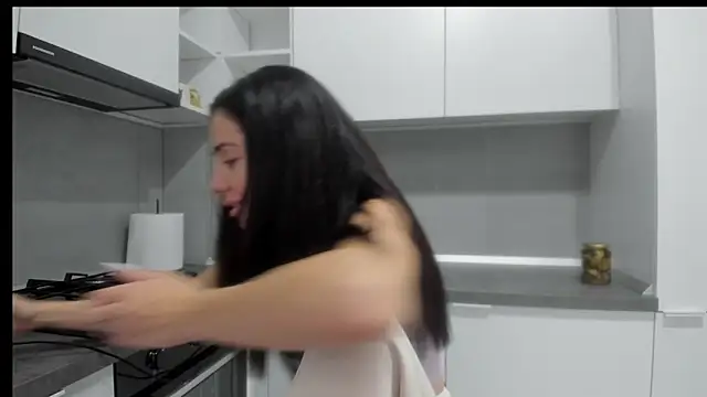 Snapshot of Emmapmg chatting on 11.18.25 Emmapmg online show from 11.18.25