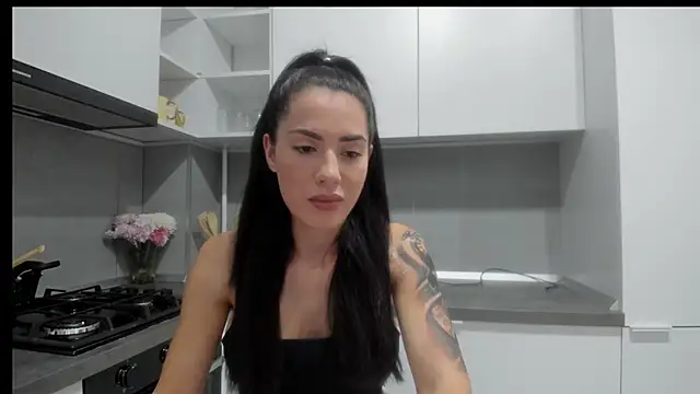 Snapshot of Emmapmg chatting on 11.19.25 Emmapmg online show from 11.19.25