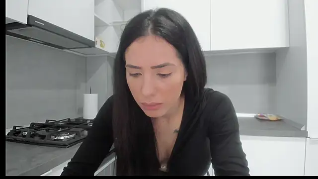 Snapshot of Emmapmg chatting on 11.26.25 Emmapmg online show from 11.26.25