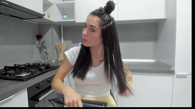 Snapshot of Emmapmg chatting on 11.30.25 Emmapmg online show from 11.30.25