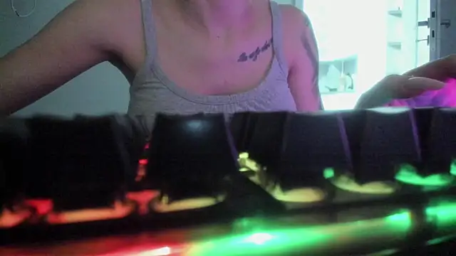 Snapshot of Emmapmg chatting on 12.14.25 Emmapmg online show from 12.14.25