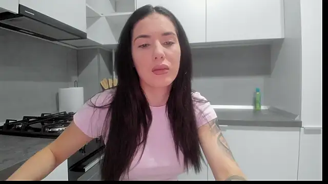 Snapshot of Emmapmg chatting on 12.21.25 Emmapmg online show from 12.21.25