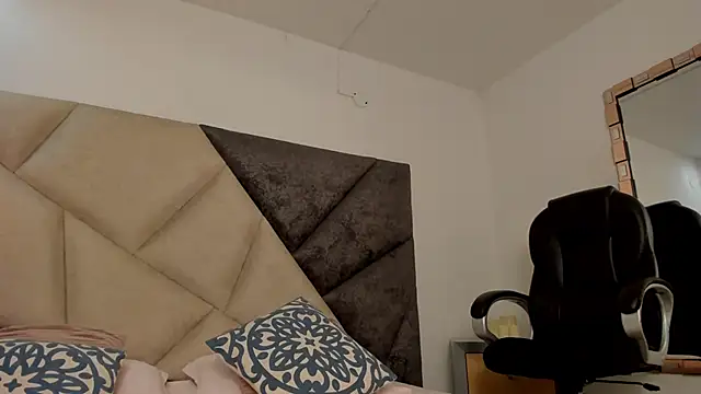 BonnieCute  online show from 11.26.25