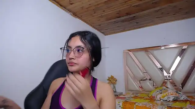 Snapshot of antonella_sweetlittle chatting on 01.04.25 antonella sweetlittle online show from 01.04.25