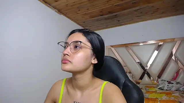 Snapshot of antonella_sweetlittle chatting on 01.05.25 antonella sweetlittle online show from 01.05.25