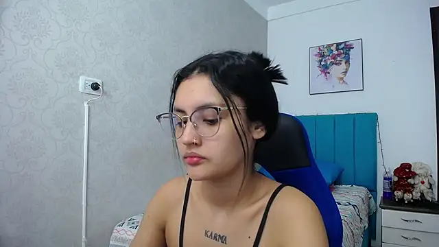Snapshot of antonella_sweetlittle chatting on 01.08.25 antonella sweetlittle online show from 01.08.25
