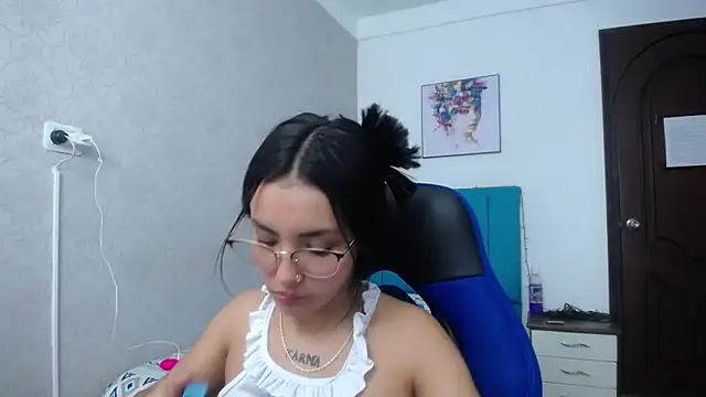 Snapshot of antonella_sweetlittle chatting on 01.17.25 antonella sweetlittle online show from 01.17.25
